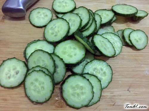 【孔雀开屏～凉拌黄瓜片】