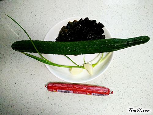【凉拌木耳火腿黄瓜丝】