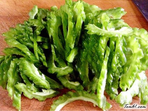 【糖醋拌苦瓜】