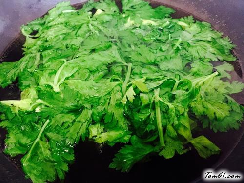 【凉拌芹菜叶】