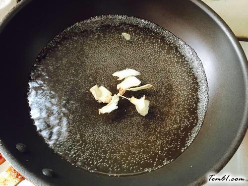 【辣卤鸭爪】