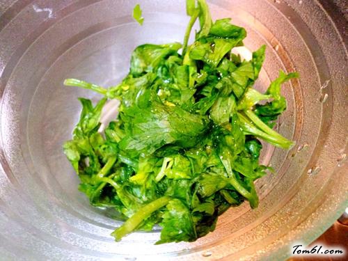 【凉拌芹菜叶】