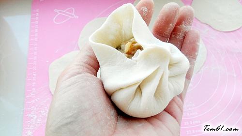 【猪肉酸菜馅包子】