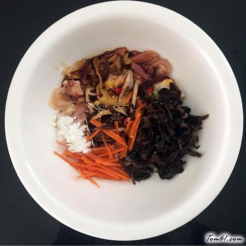 【滑鸡煲仔饭】