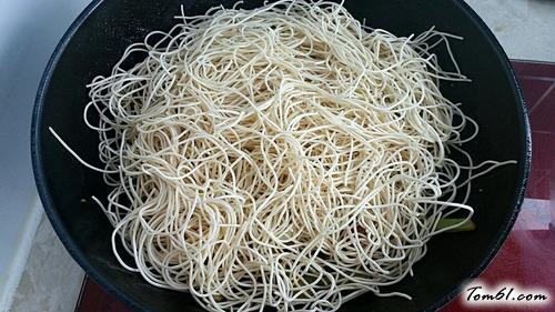【红烧肉豆角焖面】