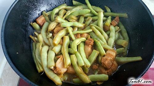 【红烧肉豆角焖面】