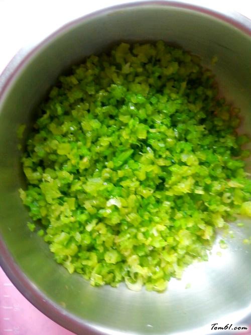 【芹菜猪肉包子】