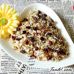 麻香葡萄干海鲜炒饭的做法