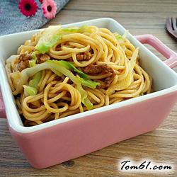 肉丝卷心菜炒面的做法