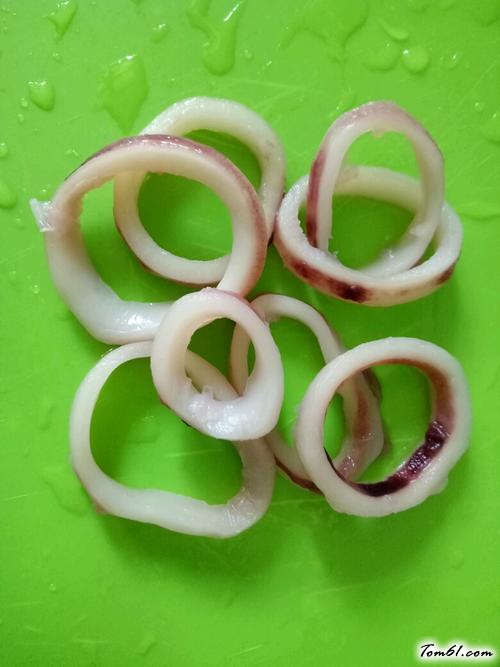 【麻香葡萄干海鲜炒饭】