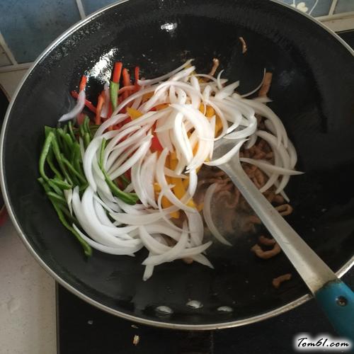 【黑椒牛柳炒意面】