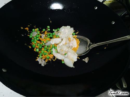 【南瓜盅海鲜饭】