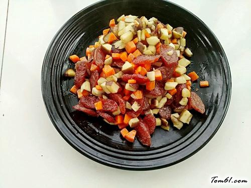 【香菇腊肠焖饭】