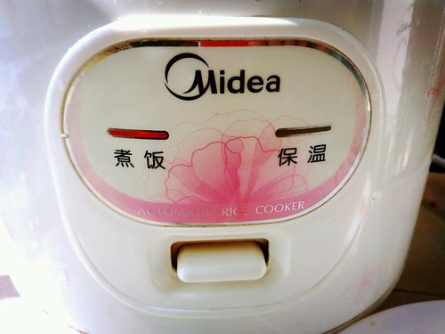 【萝卜丁扣肉米饭】