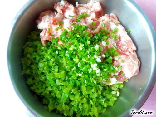 【芹菜猪肉包子】