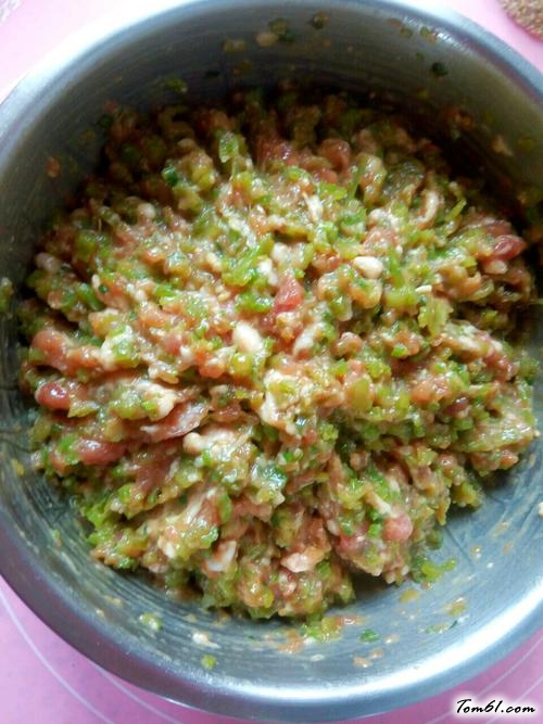 【芹菜猪肉包子】