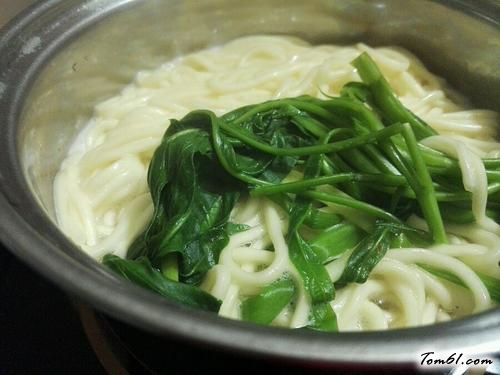 【菠萝咕噜肉盖浇面】