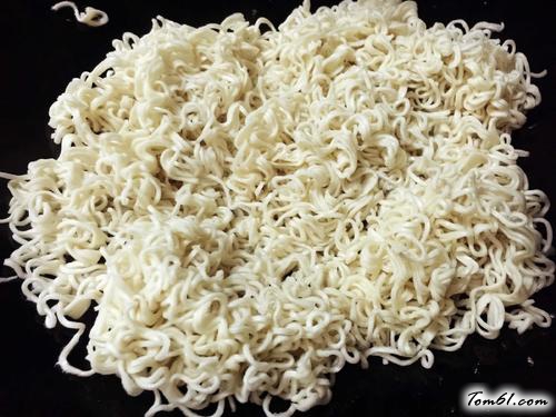 【火腿鸡蛋炒面】
