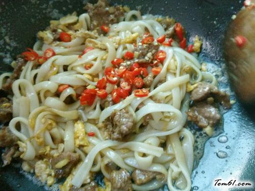 【牛肉炒河粉】