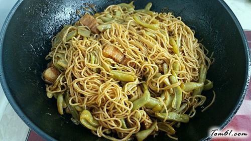 【红烧肉豆角焖面】