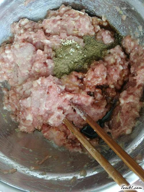 【白菜青椒肉包子】