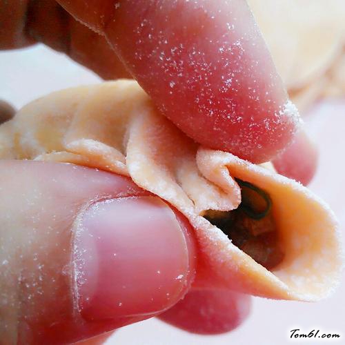 【胡萝卜皮猪肉芹菜水饺】