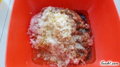 【猪肉酸菜馅包子】