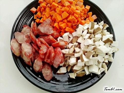 【香菇腊肠焖饭】