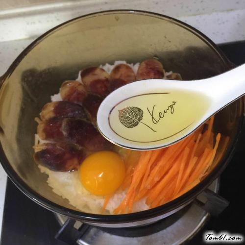 【香肠腊味煲仔饭】