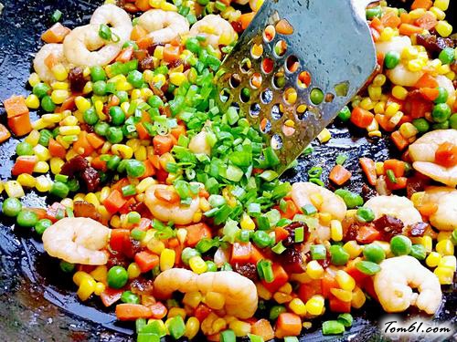 【虾仁彩蔬拌飯】