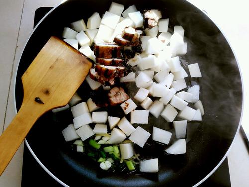 【萝卜丁扣肉米饭】