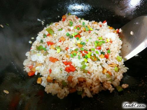 【酱丁炒饭】