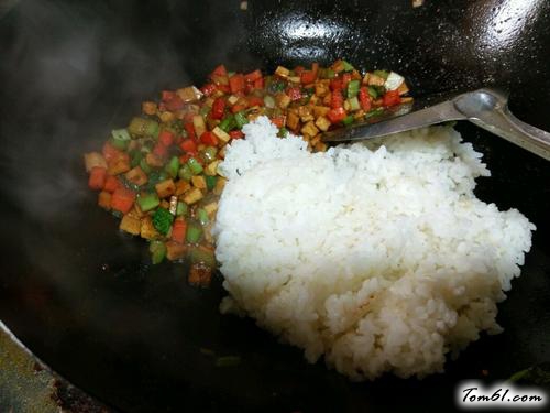 【酱丁炒饭】