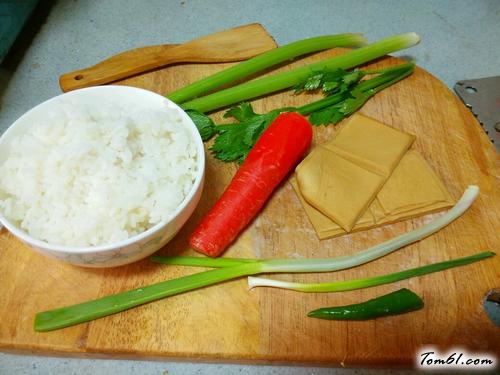 【酱丁炒饭】