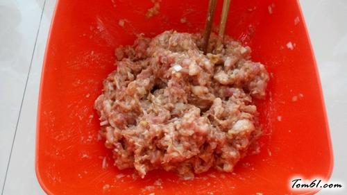 【猪肉酸菜馅包子】