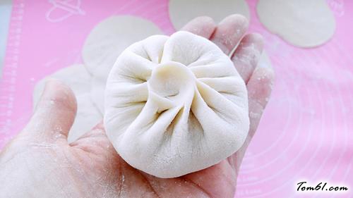 【猪肉酸菜馅包子】