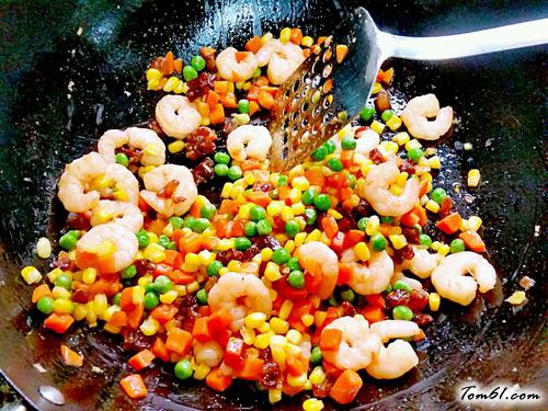 【虾仁彩蔬拌飯】