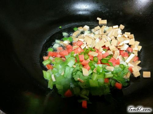 【酱丁炒饭】