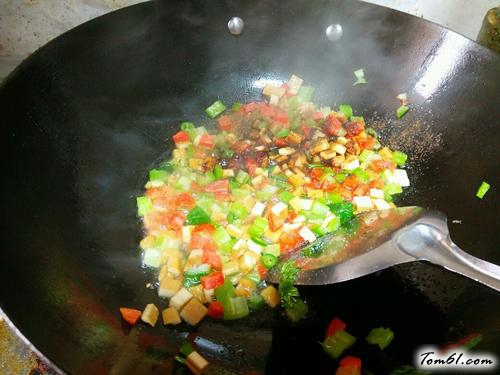 【酱丁炒饭】