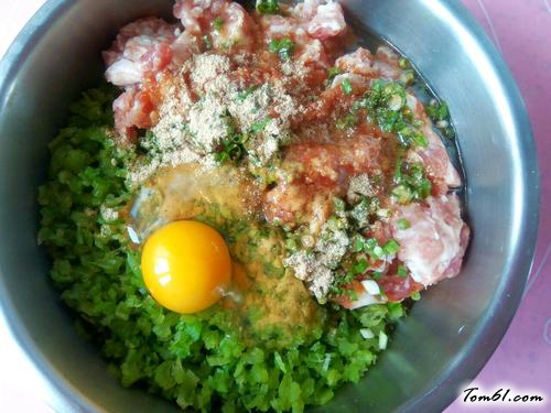 【芹菜猪肉包子】