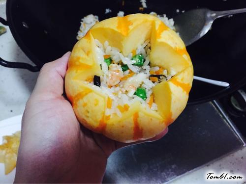 【南瓜盅海鲜饭】