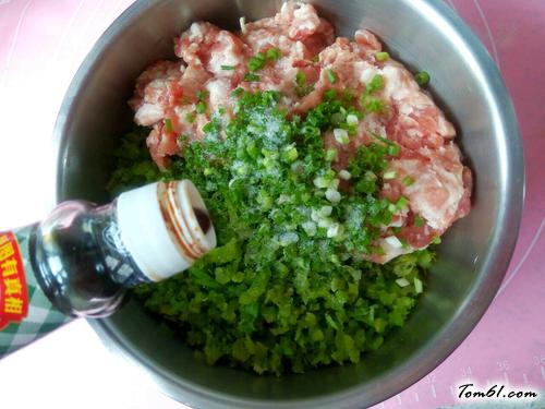 【芹菜猪肉包子】