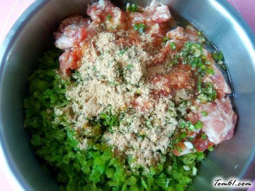 【芹菜猪肉包子】