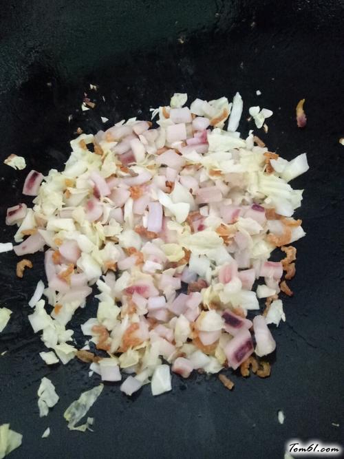 【麻香葡萄干海鲜炒饭】