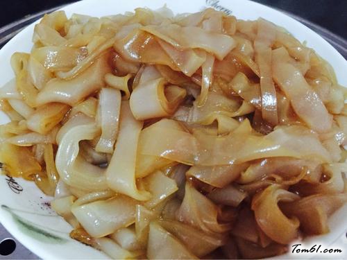 【肉丝蔬菜炒粿条】