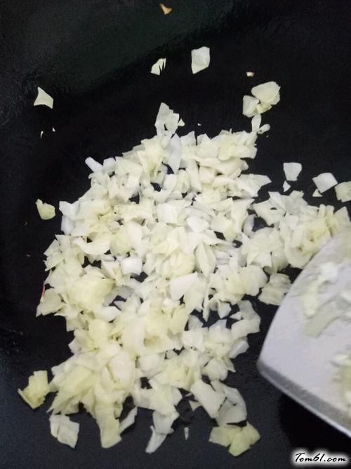【麻香葡萄干海鲜炒饭】