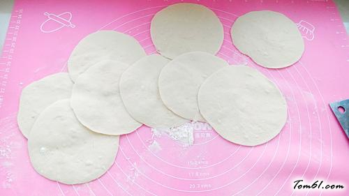 【猪肉酸菜馅包子】
