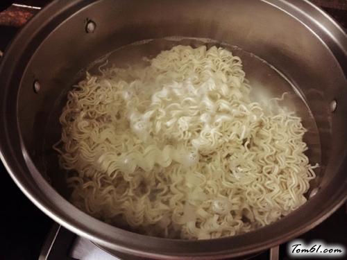 【火腿鸡蛋炒面】