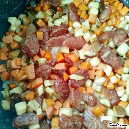 【香菇腊肠焖饭】