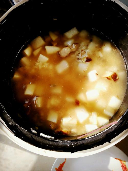 【萝卜丁扣肉米饭】